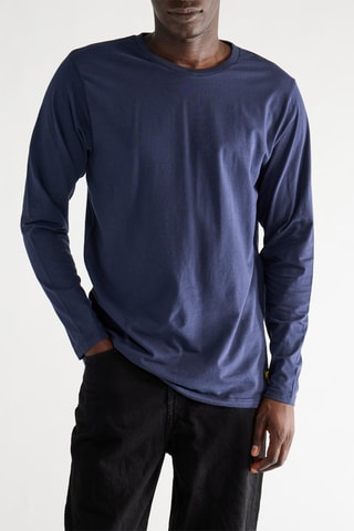 2 t-shirts - Branco e azul-marinho