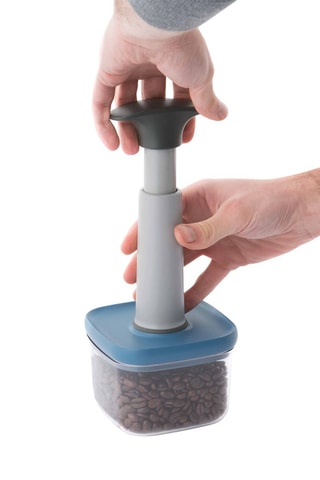 3 boîtes de conservation sous-vide et 1 pompe à vide