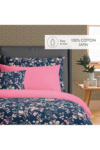2 taies d'oreiller en satin de coton 80 fils/cm² Murmure floral - Bleu foncé et rose
