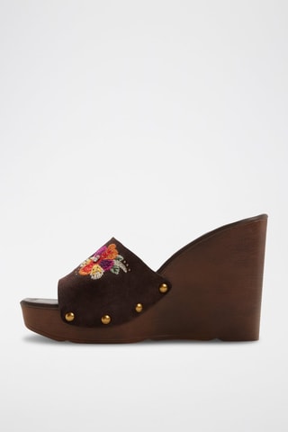 Ciabatte con zeppa in pelle scamosciata di montone Grounded - Marrone