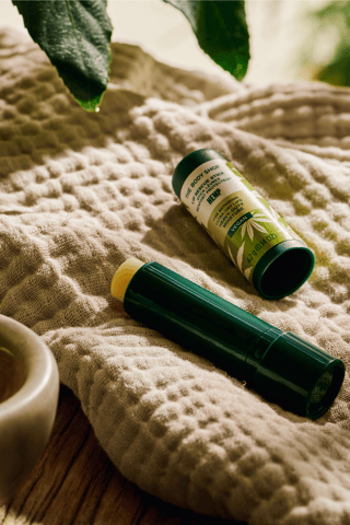 Baume à lèvres nourrissant Hemp - Lèvres sèches à très sèches - 4,2 g