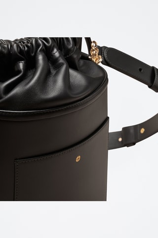 Borsa a secchiello in pelle Gwen - Nero
