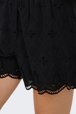 Short regular fit con bordado inglés - Negro