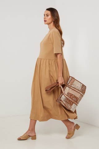 Vestido midi - Camel