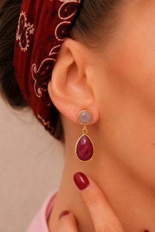Brincos - Banhado a ouro amarelo, rubis e quartzo rosa