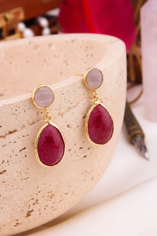 Brincos - Banhado a ouro amarelo, rubis e quartzo rosa