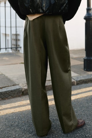 Pantalon à pinces et détail de boutons - Kaki
