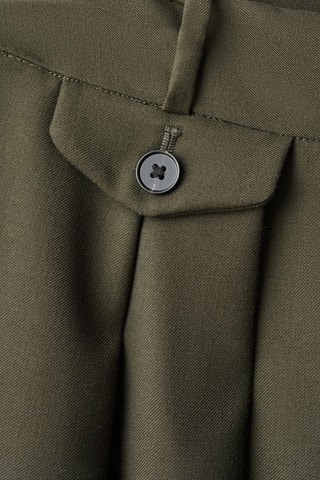 Pantalon à pinces et détail de boutons - Kaki