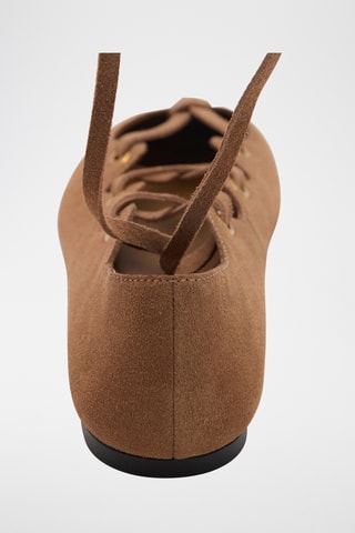 Ballerine en daim à brides croisées - Beige