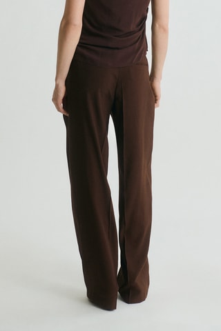 Pantalón detalle pinzas - Marrón