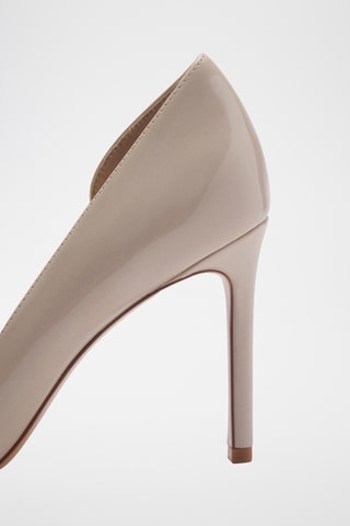 Chaussures vernies talon asymétrique - Gris