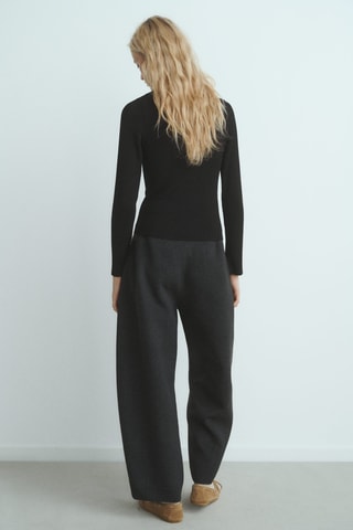 Pull maille côtelé bouton bijou - Noir