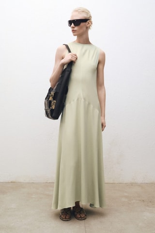 Robe satinée avec ouverture dans le dos - Vert clair