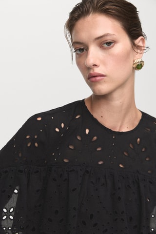 Blouse broderie perforée et volants - Noir