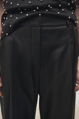 Pantalon droit en cuir à pinces - Noir