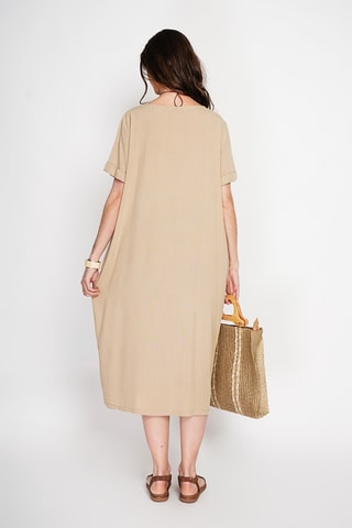 Vestido recto de lino - Camel