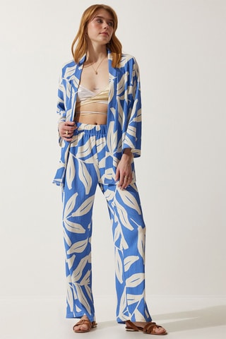 Kimono e pantaloni palazzo a vita alta