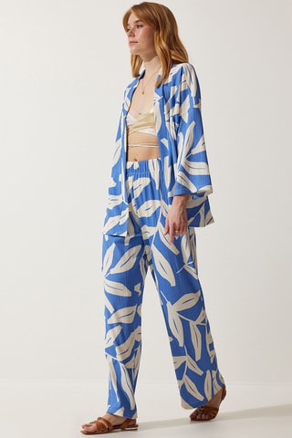 Kimono e pantaloni palazzo a vita alta