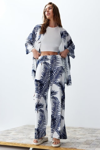 Kimono e pantaloni a vita alta