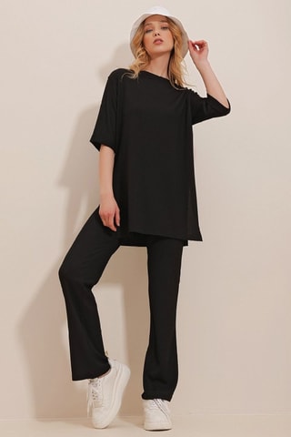 T-shirt oversize e pantaloni casual - Nero