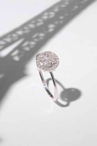Anel Ysalis 
Ouro branco e diamantes