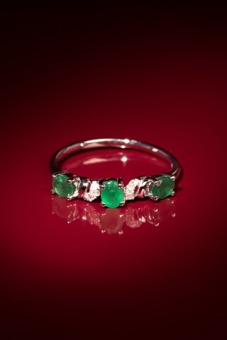 Bague Abaya - Or blanc, diamants et émeraudes