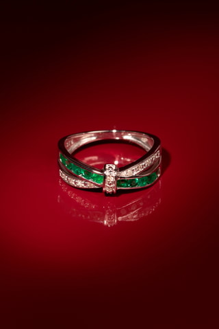 Bague Starky - Or blanc, diamants et émeraudes