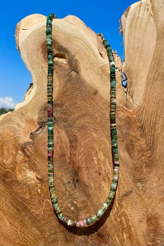 Collier doré à l'or fin jaune - Emeraudes et tourmalines