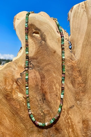 Collier doré à l'or fin jaune - Emeraudes et tourmalines
