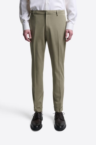 Pantalón slim fit - Verde almendra
