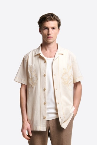 Camisa regular fit de lino - Beige