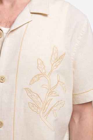 Camisa regular fit de lino - Beige