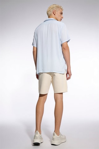 Short. Ecru
