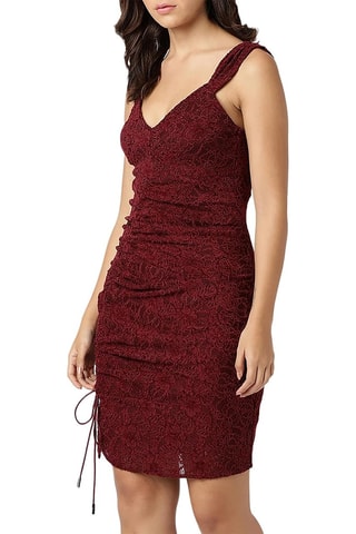 Robe fourreau en dentelle - Bordeaux