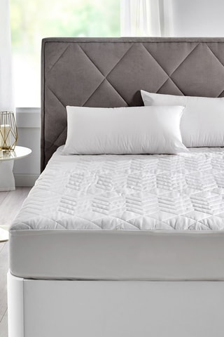 Protège-matelas matelassé à triple barrière respirante