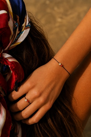 Parure Mystique Cahetel - Fil de soie, corail rouge et or jaune laminé