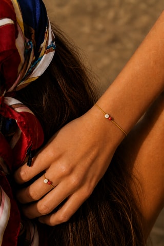 Parure Mystique Cahetel - Fil de soie, corail rouge et or jaune laminé