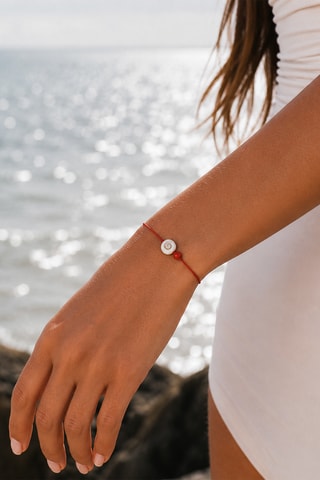 Bracelet Lucia Algajola - Fil de soie, corail rouge et or jaune laminé