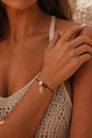 Bracelet Vierge Marie - Fil de soie, corail rouge et or jaune laminé