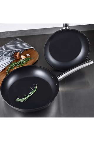 3 Koekenpannen en 1 Wok