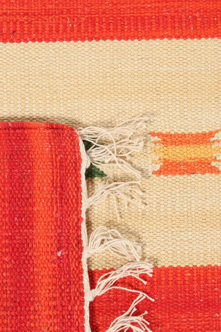 Tapis Larya Jahnu - Blanc et rouge