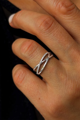 Bague - Or blanc et diamants