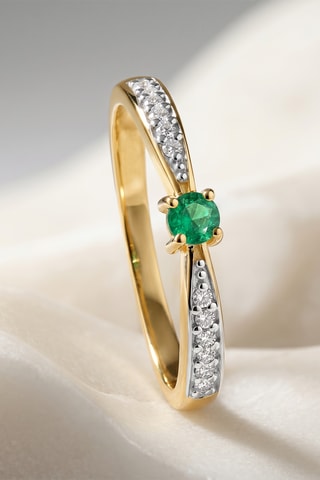 Bague - Or jaune, diamants et émeraude