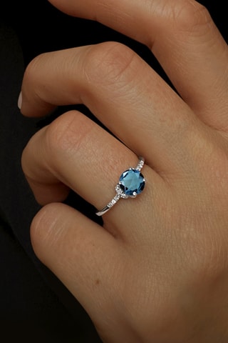Bague - Or blanc, diamants et topaze