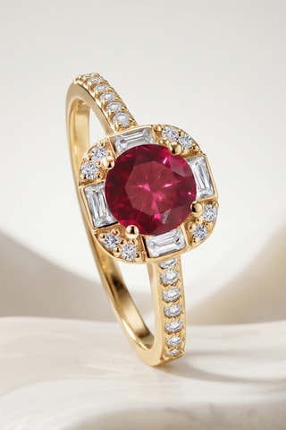 Bague - Or jaune, diamants, rubis et topazes