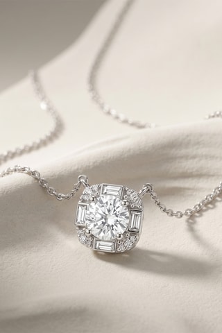 Collier - Or blanc, diamants et topazes