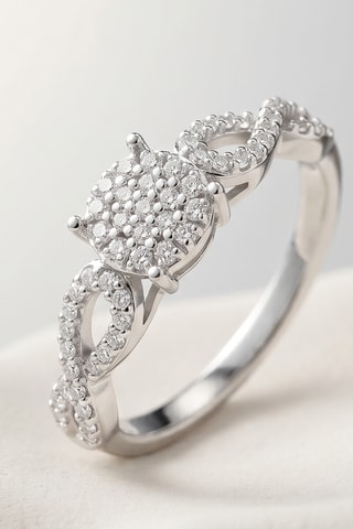 Bague - Or blanc et diamants