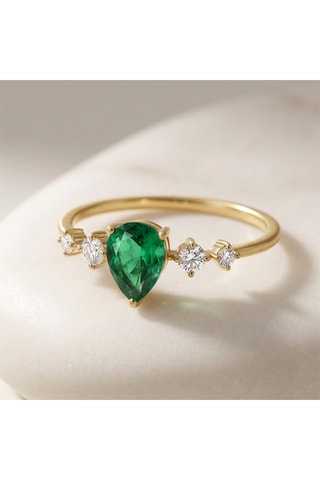 Bague - Or jaune, topazes et émeraude
