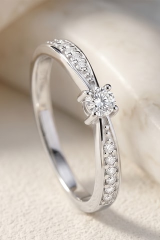 Bague - Or blanc et diamants