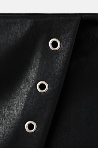 Jupe short cuir synthétique à clous - Noir
